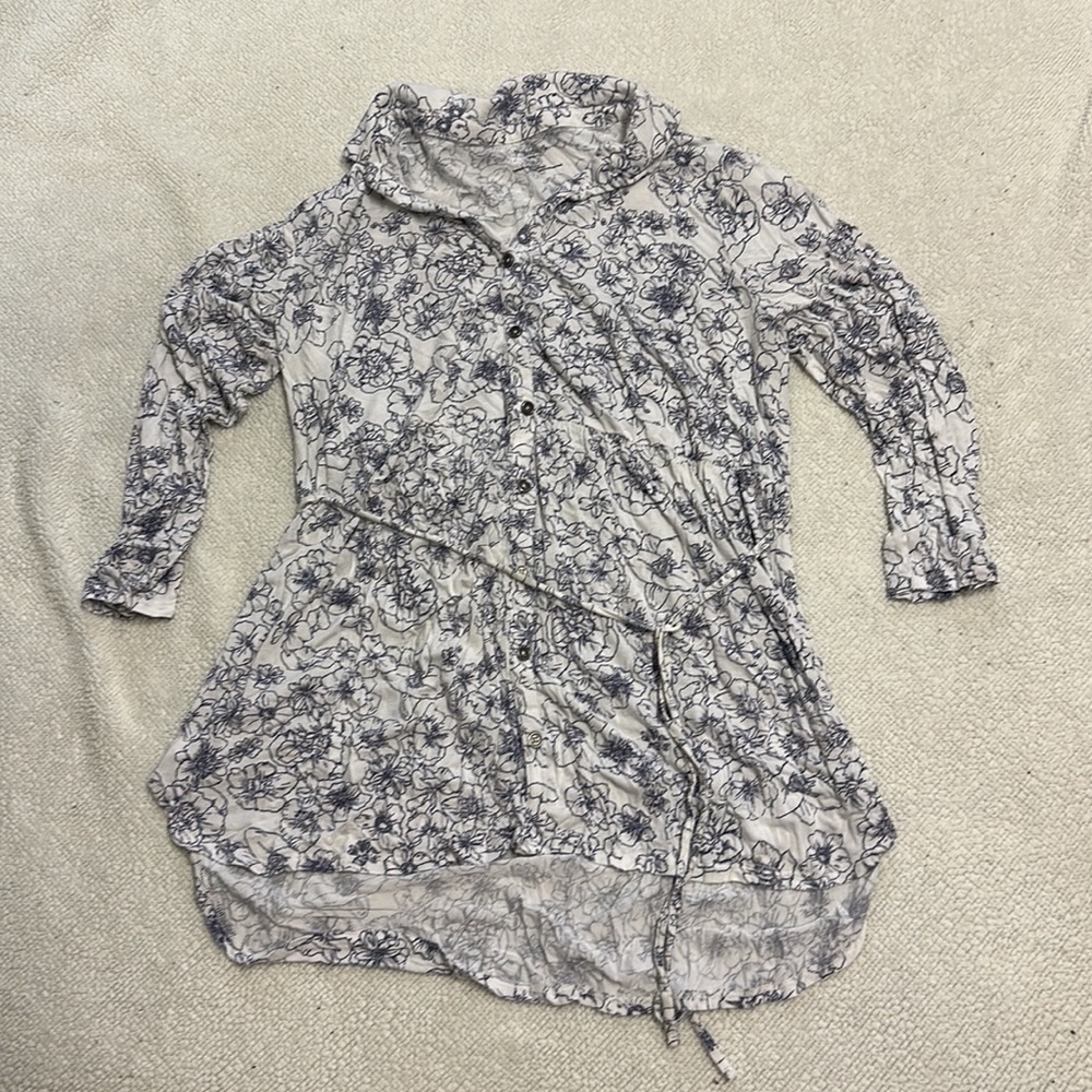 Size large maternity bundle, including two books. EUC!